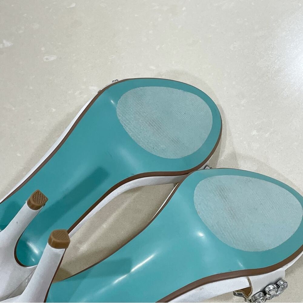 NEW Blue Betsey Johnson Erin Crystal Rhinestone Toe Heels Ivory Satin 8.5 - Picture 6 of 10